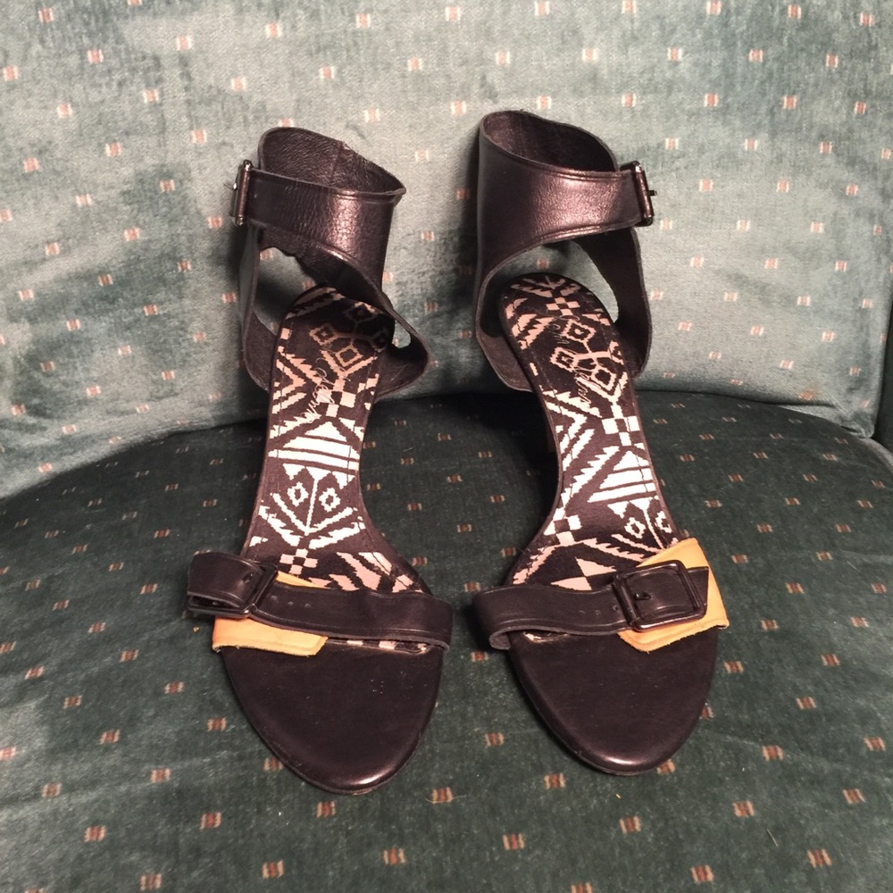 Sam Edelman Size 8 Black Leather Kitten Heels